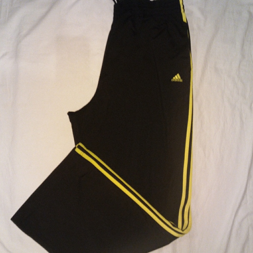 Men's ADIDAS Training Pants... Size 2XL